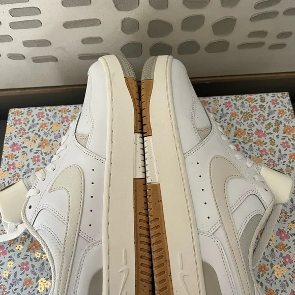 Nike Women's Sneakers - White and Tan - Picture 9 of 10